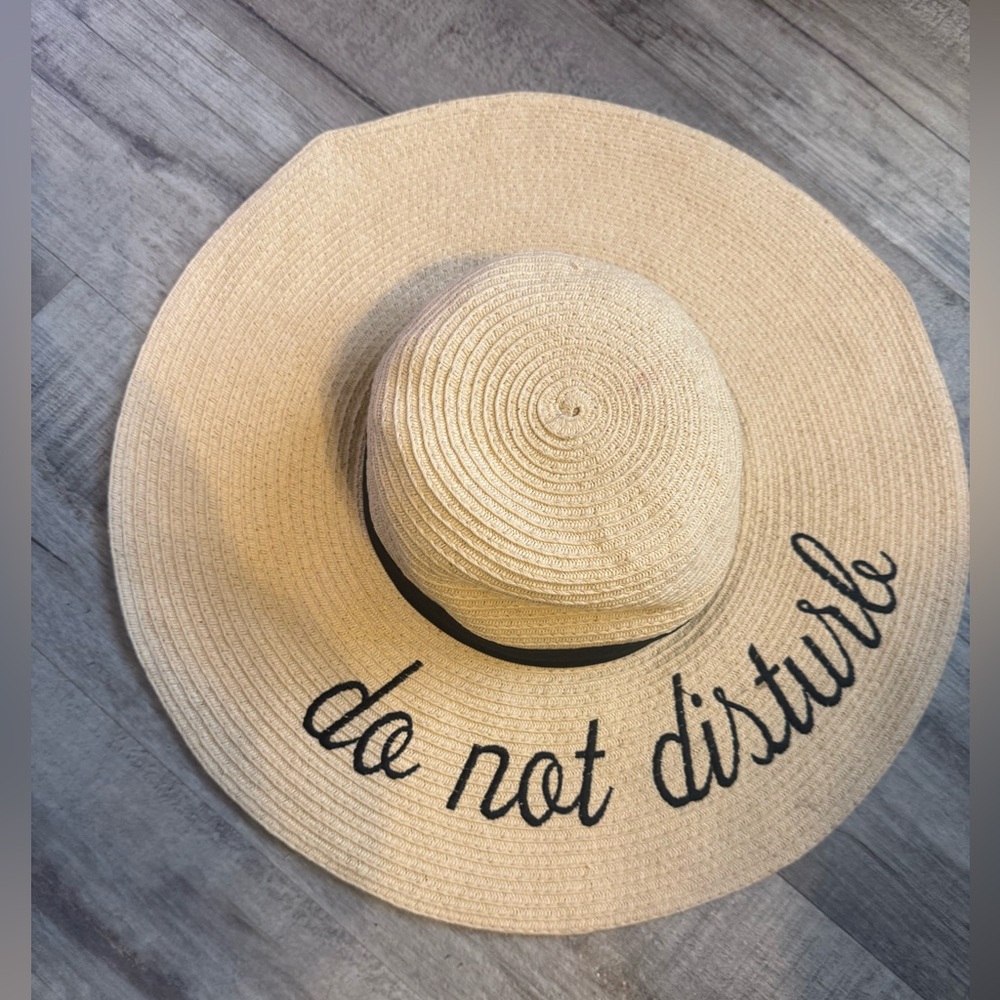 Floppy beach hat